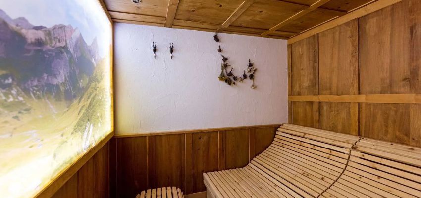 Zirbenraum im Wellnessbereich im Hotel in Warth